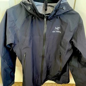Arc’teryx Beta LT Jacket in Black size Medium